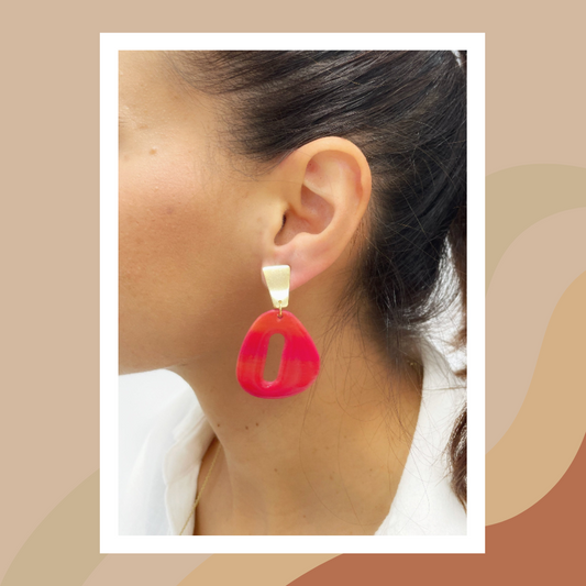 Pendientes rojos : estilo único para cualquier ocasión.