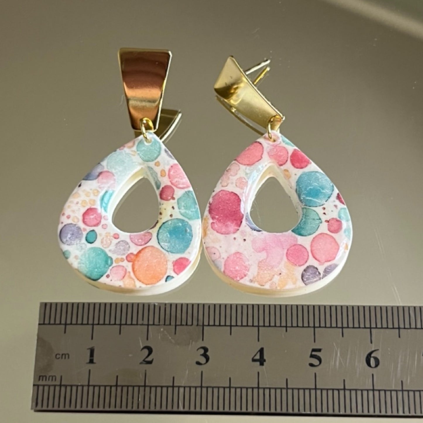 Pendientes gota multicolor con dorado ACU03