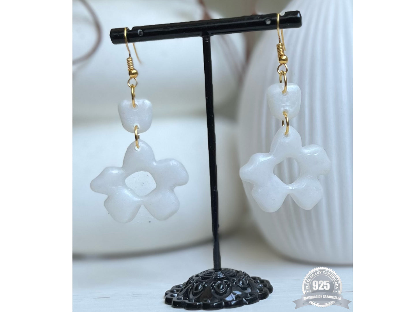 White earrings with golden sparkles DOL01