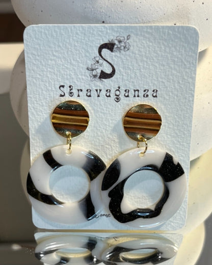 Pendientes redondos negros y blancos con dorado RIC02