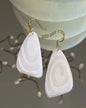 Pendientes concha blancos con dorado BIA01