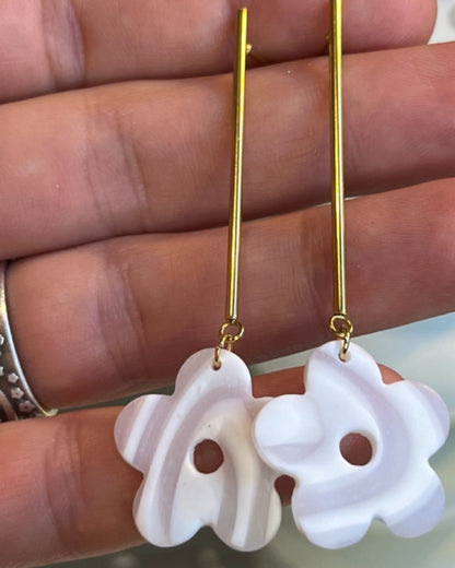 Pendientes estrella blancos con dorado BIA04